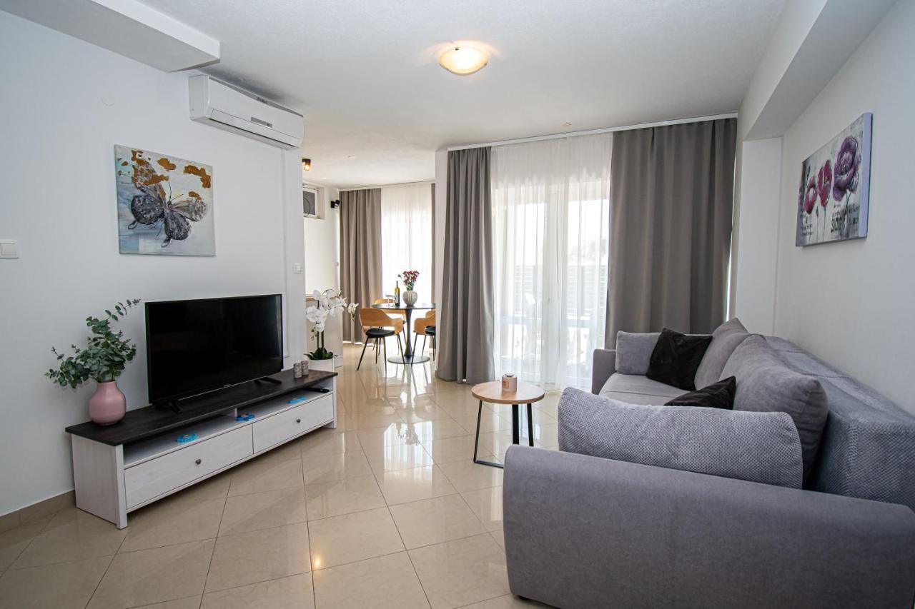 Beachfront Apartments Gabine Каштела Экстерьер фото