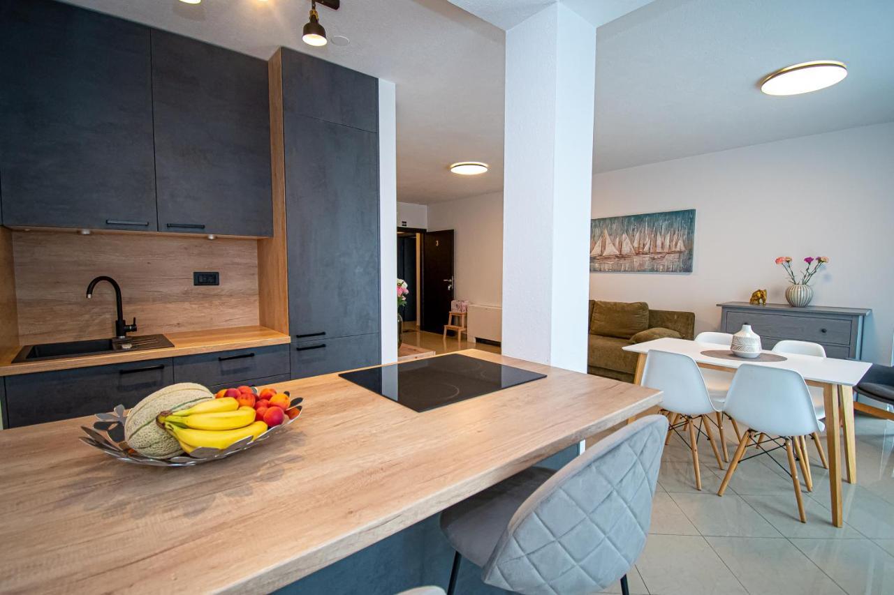 Beachfront Apartments Gabine Каштела Экстерьер фото