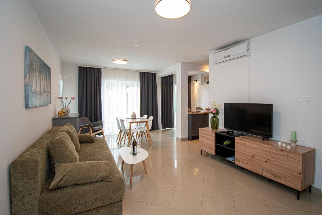 Beachfront Apartments Gabine Каштела Экстерьер фото