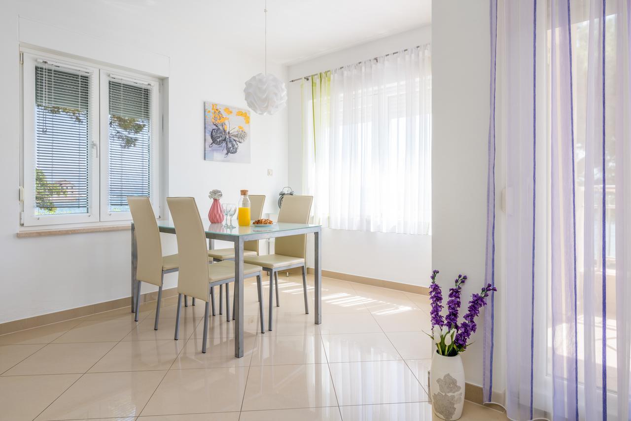 Beachfront Apartments Gabine Каштела Экстерьер фото