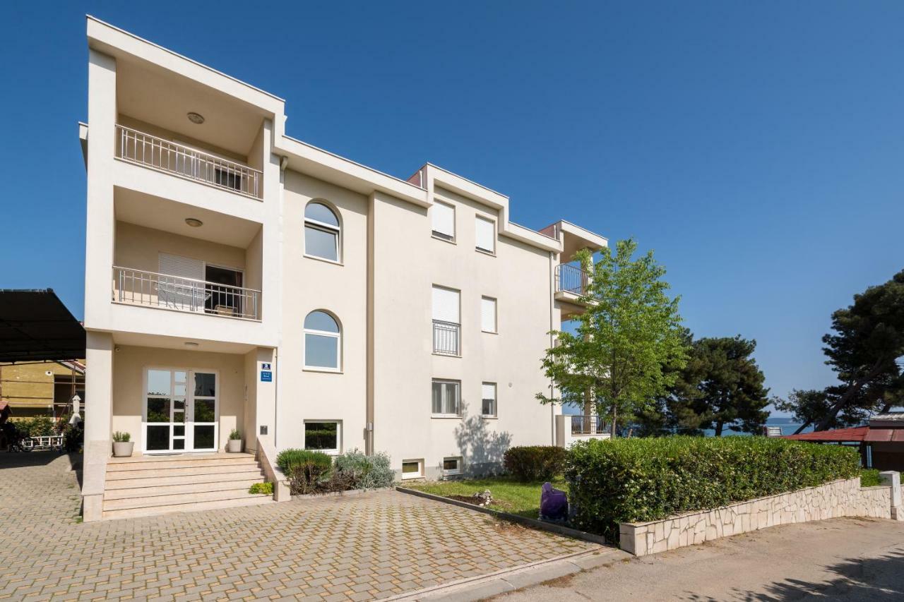 Beachfront Apartments Gabine Каштела Экстерьер фото