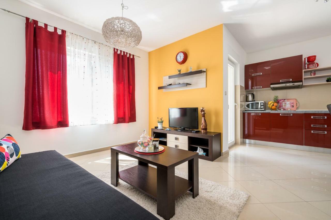 Beachfront Apartments Gabine Каштела Экстерьер фото