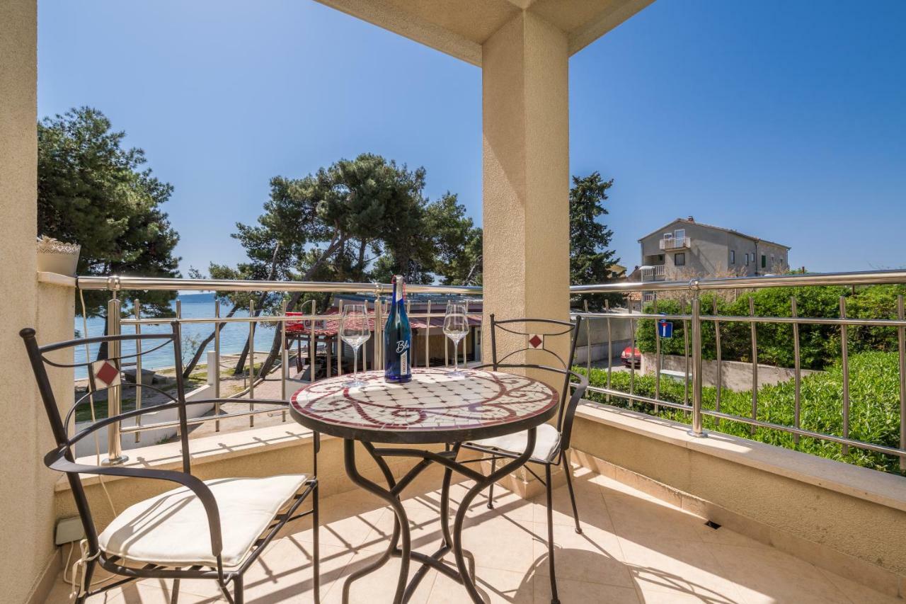 Beachfront Apartments Gabine Каштела Экстерьер фото