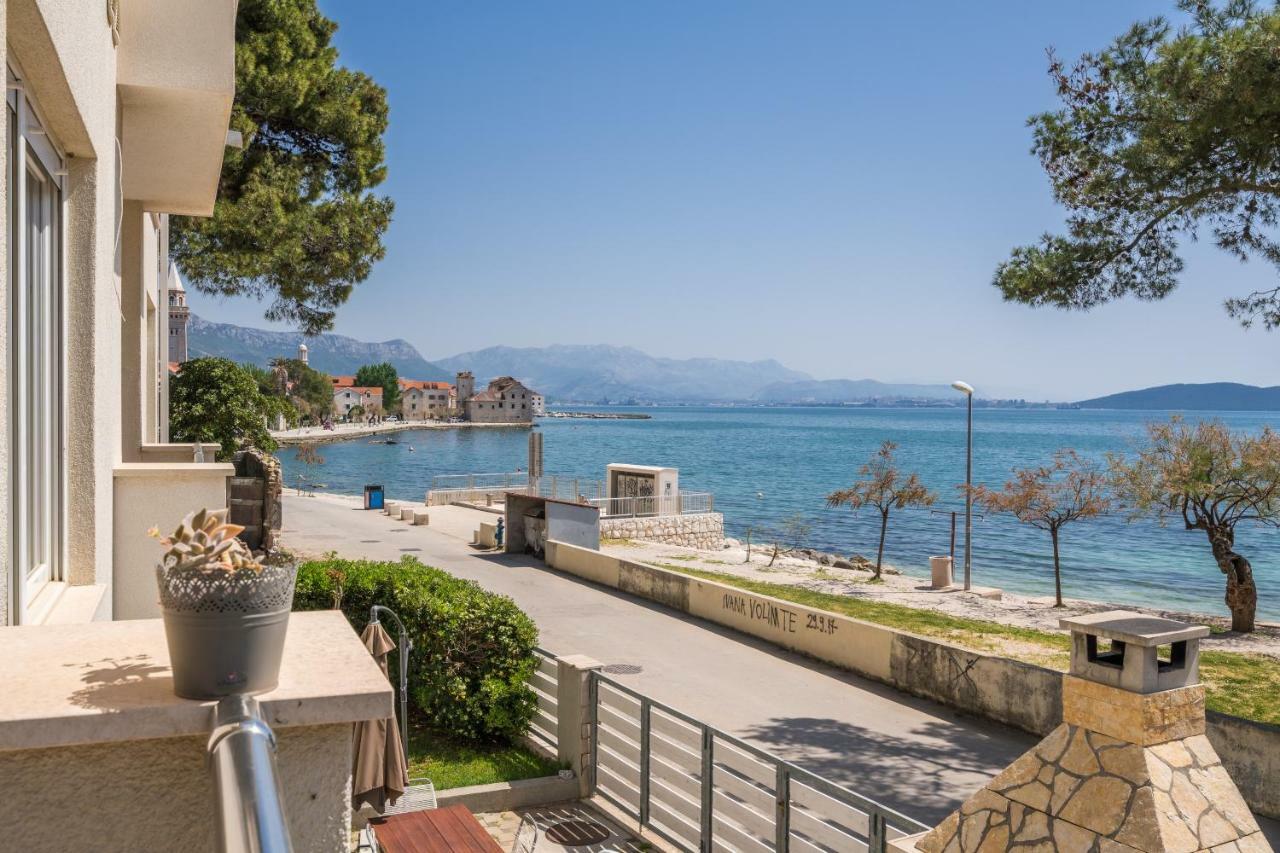 Beachfront Apartments Gabine Каштела Экстерьер фото
